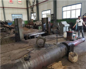 液壓(yā)三輥卷闆(pan)機大修改(gǎi)造